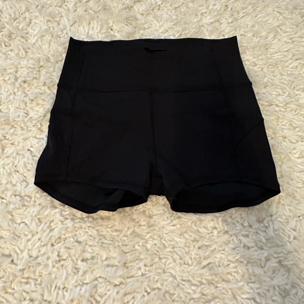 Lululemon 2.5” booty shorts